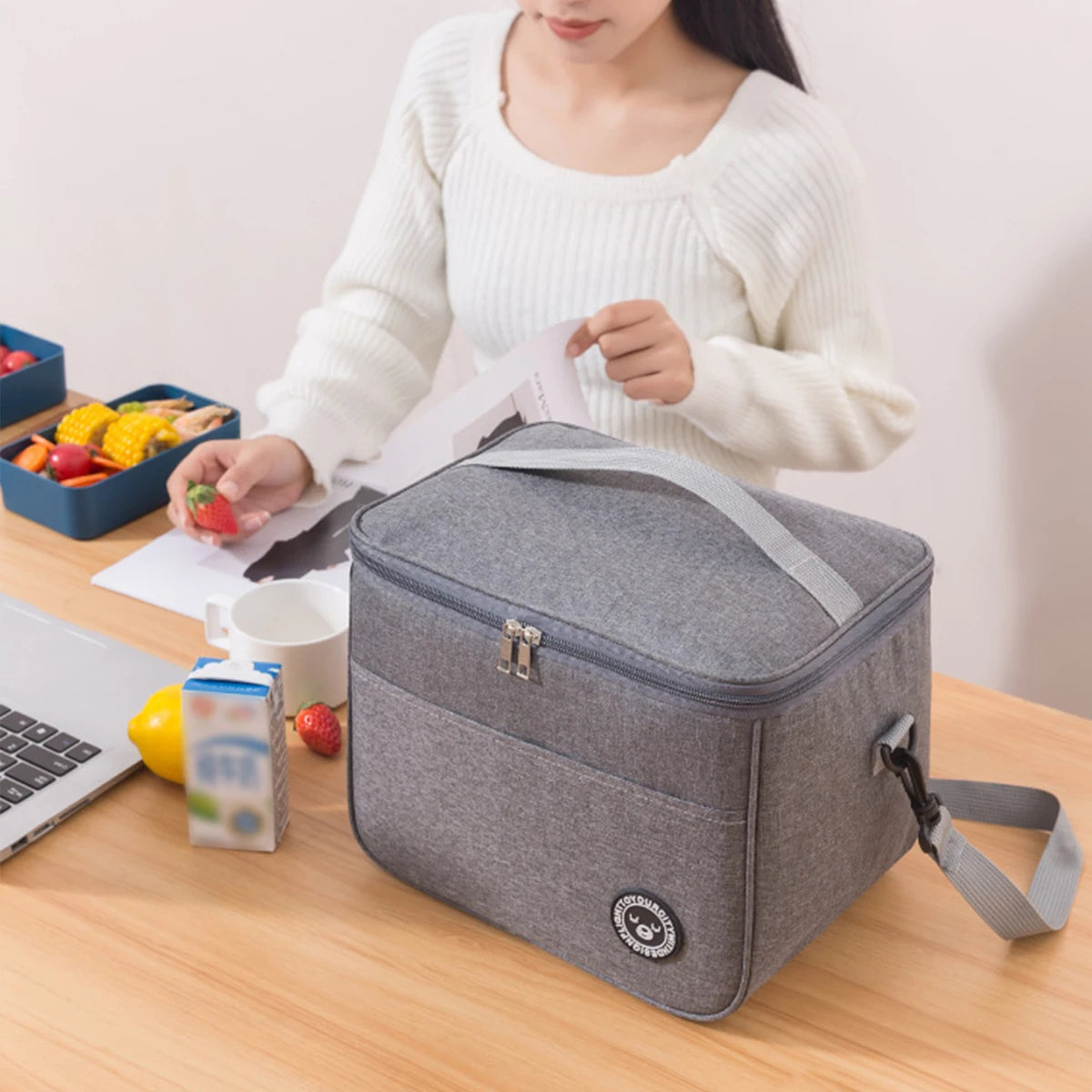 insulated and waterproof lunch bag