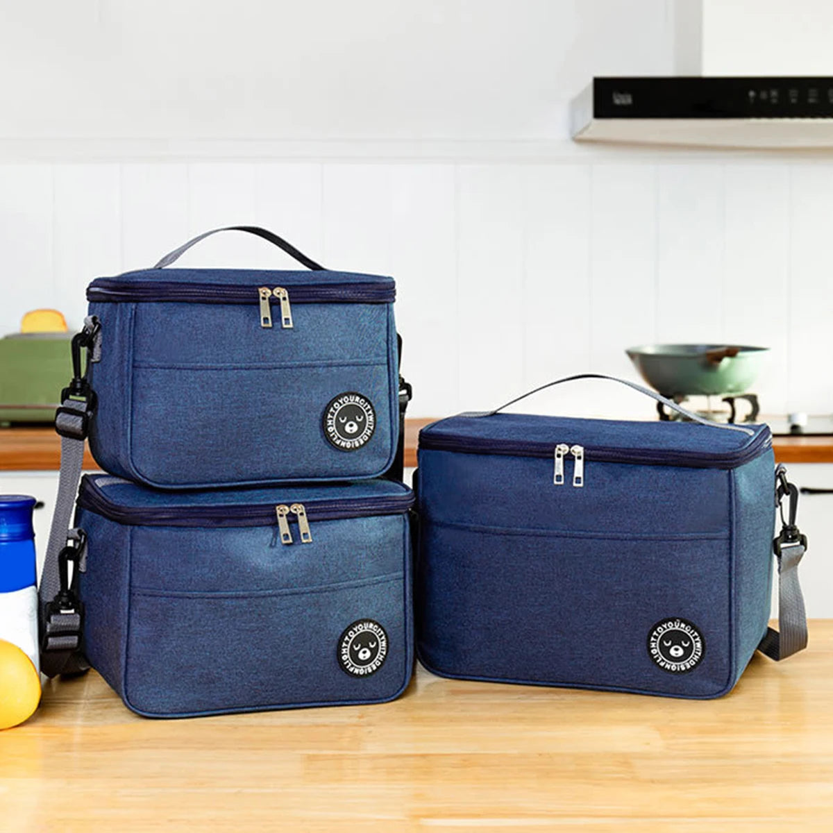 insulated and waterproof lunch bag